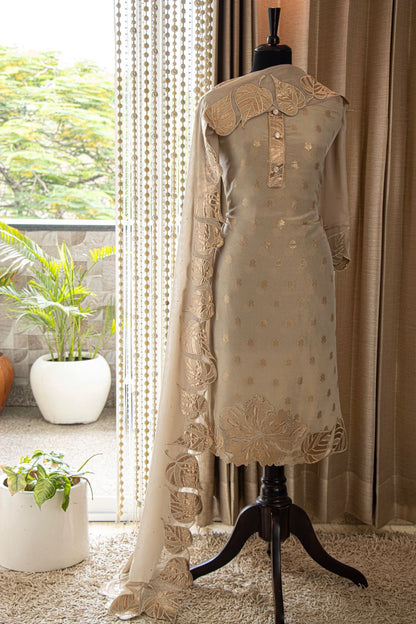 TISSUE BANARSI LEATHER APPLIQUE SUITE