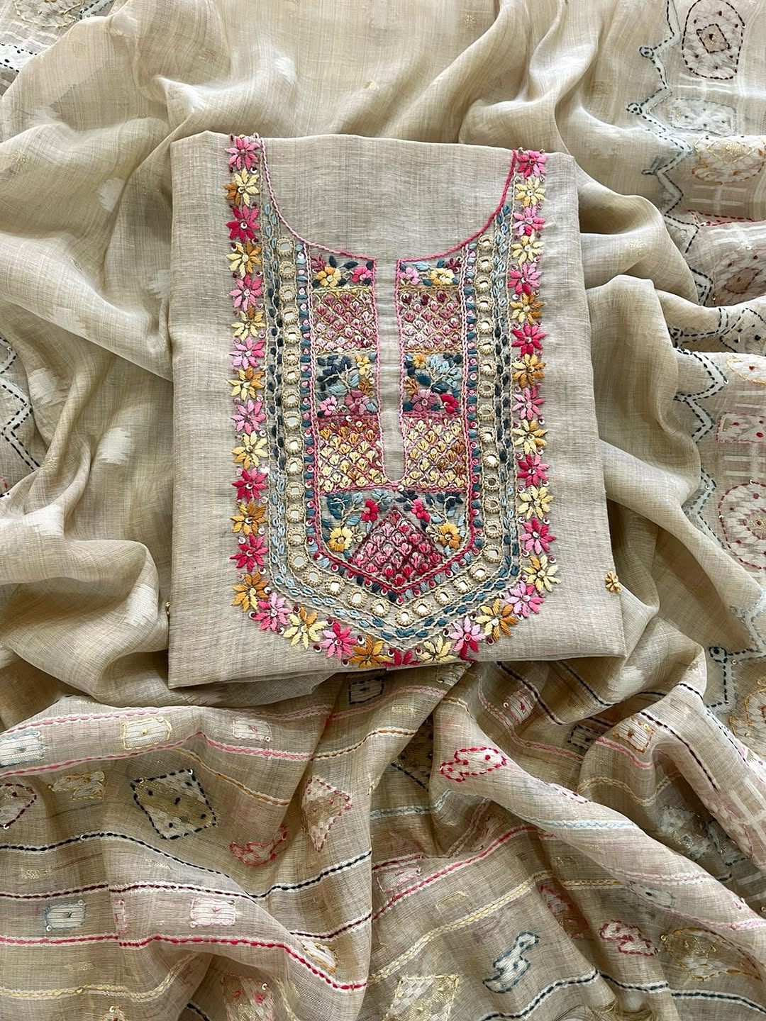 *Jamdani~ French Knot Handwork🩵🌸🌿🧡*