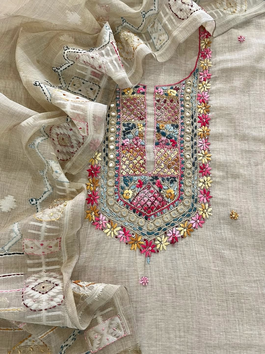 *Jamdani~ French Knot Handwork🩵🌸🌿🧡*