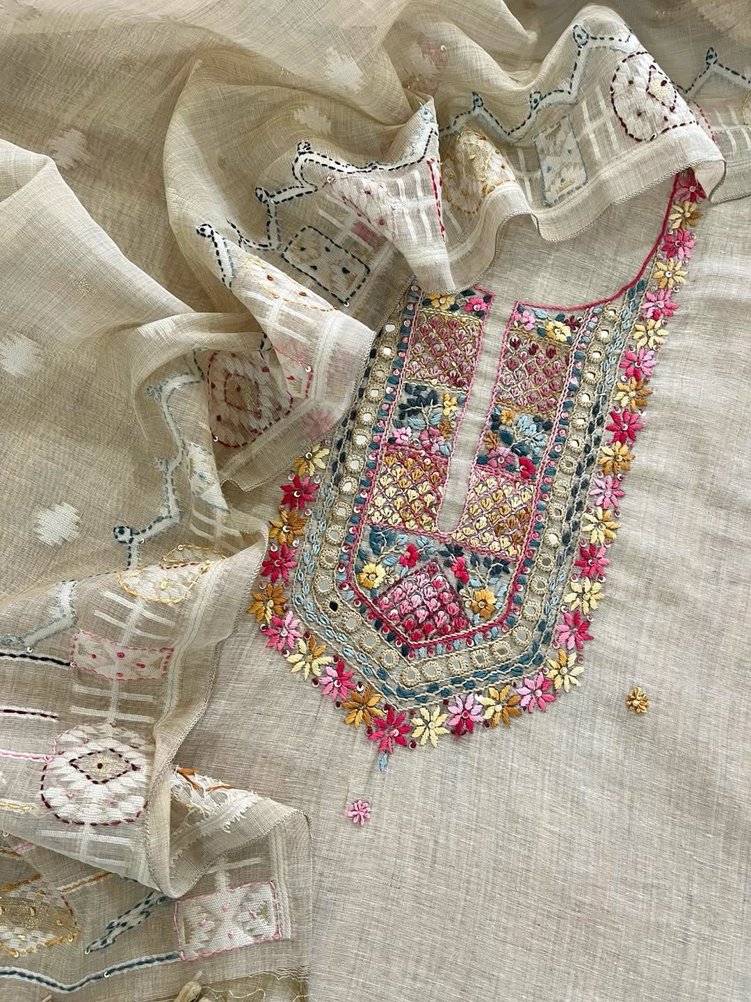 *Jamdani~ French Knot Handwork🩵🌸🌿🧡*