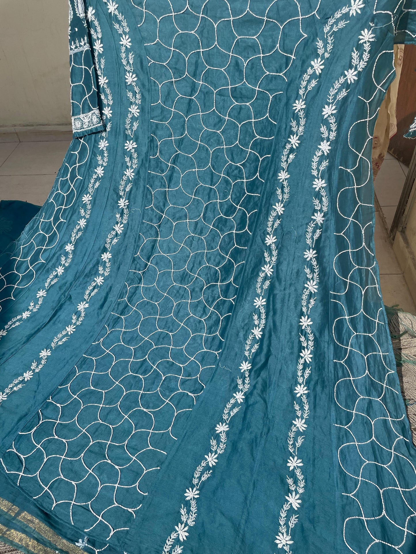 *LUCKNOWI CHIKANKARI ANARKALI*